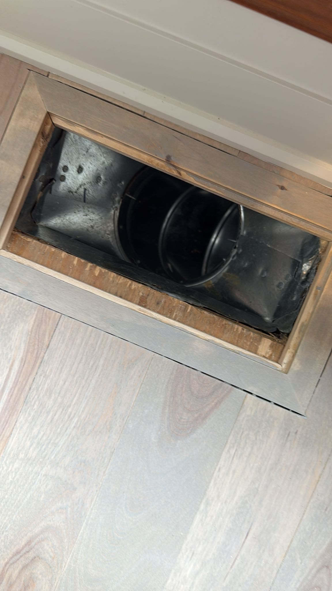 Conduit de ventilation résidentiel propre après un nettoyage professionnel