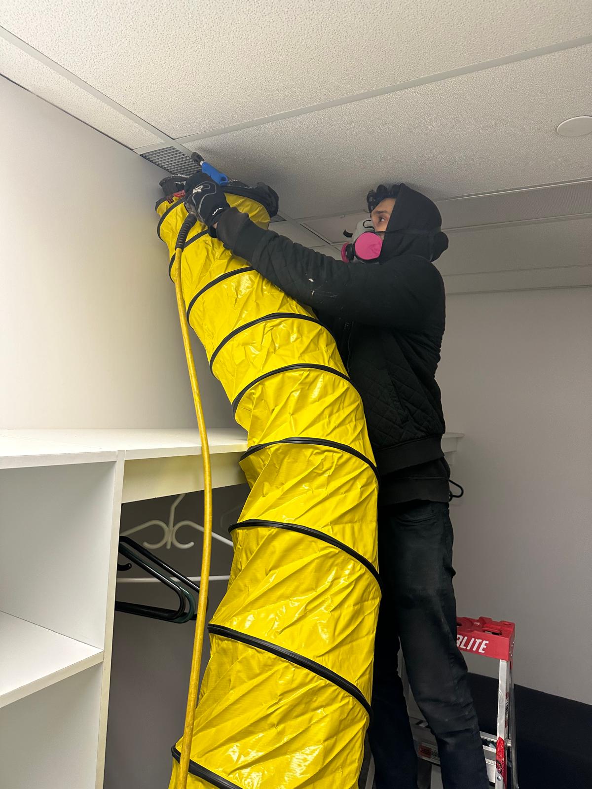 Installation de l’équipement de nettoyage sur une bouche de ventilation